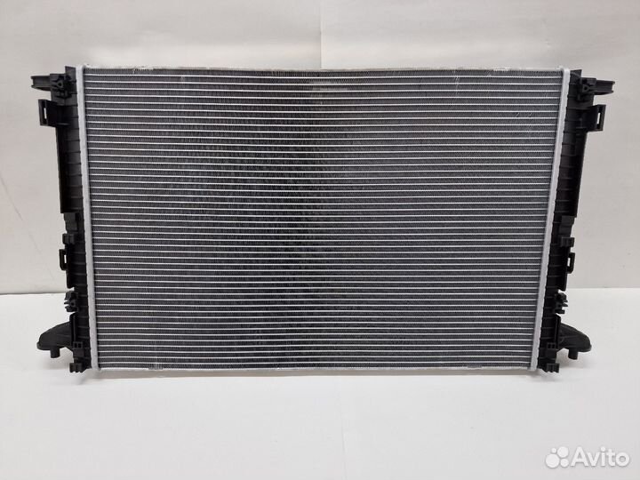 Радиатор охлаждения двигателя A4 B9 8W0121251AK