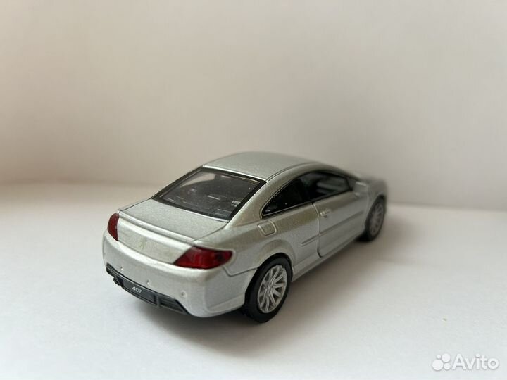 Модель автомобиля welly peugeot 407 coupe