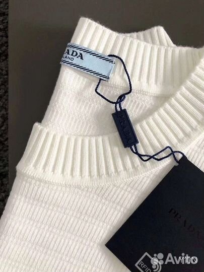 Футболка Prada