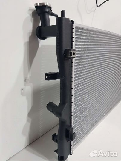 Радиатор охлаждения двиг Mitsubishi Colt нов ори