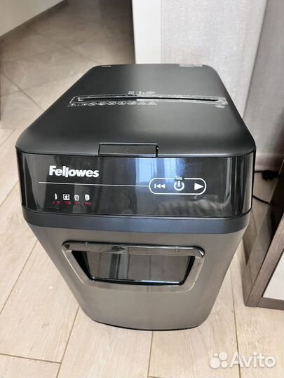 Шредер Fellowes AutoMax 150C черный