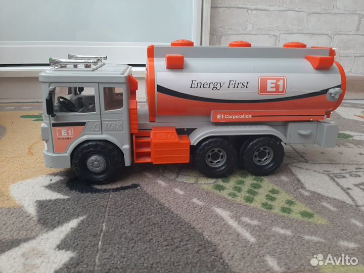 Машинка бензовоз