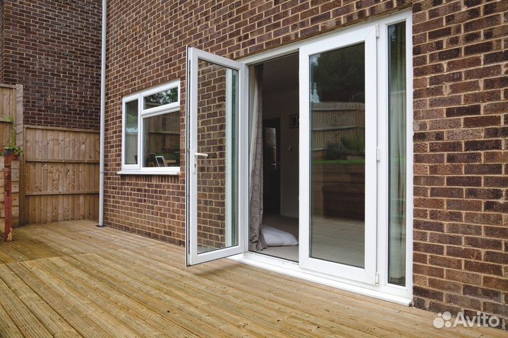 Уличные пластиковые двери