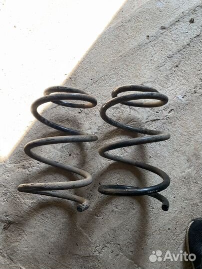 Пружины передние Grand Starex