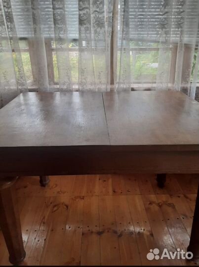 Дубовый обеденный стол