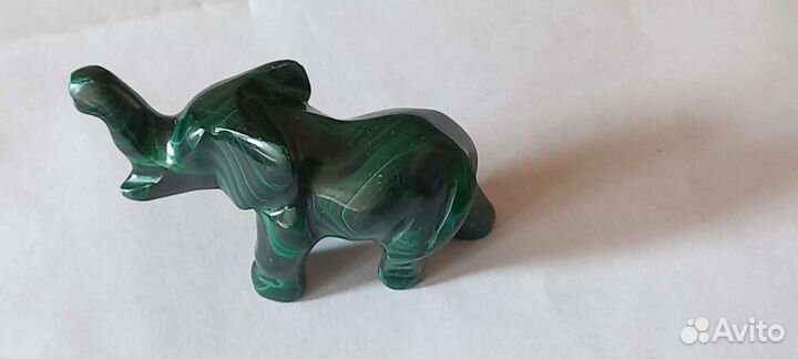 Слоник из малахита