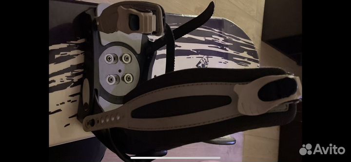 Сноуборд с креплениями в сборе