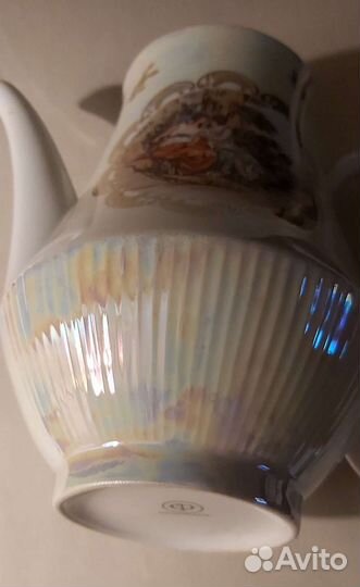 Фарфоровый чайник кофейник новый