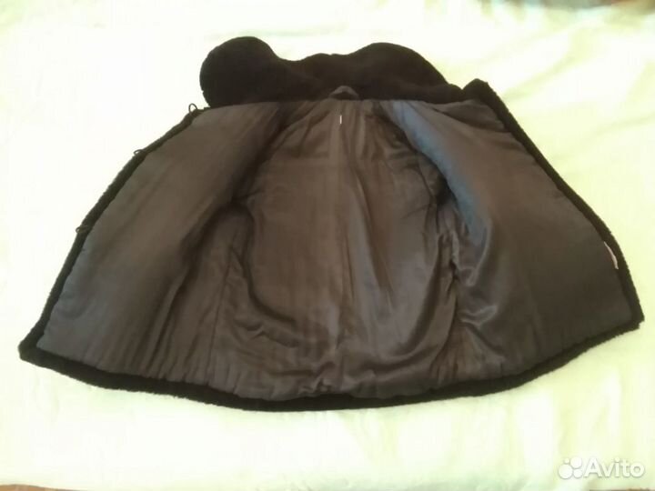 Продам новую детскую мутоновую шубку