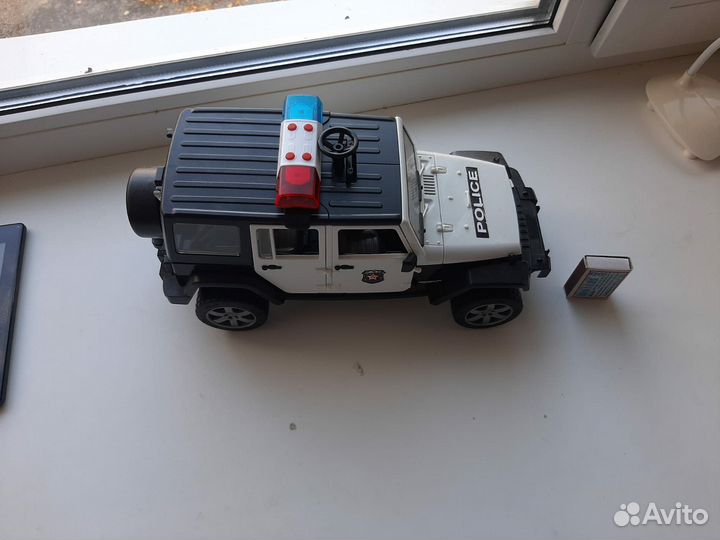 Полицейская машина Bruder