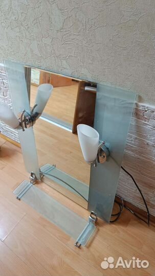 Зеркало в ванную с полочкой