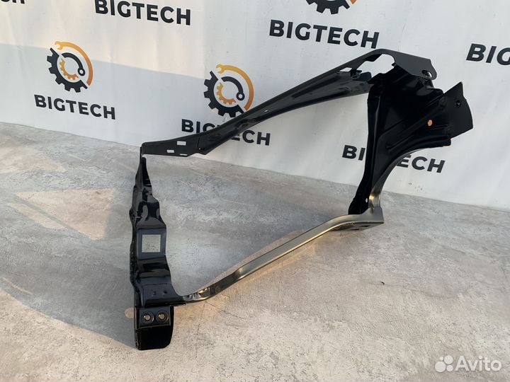 Рамка фары правая Mercedes A2046200891