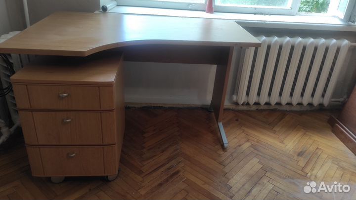 Стол угловой