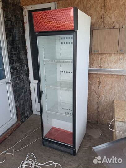 Витринный холодильник для напитков