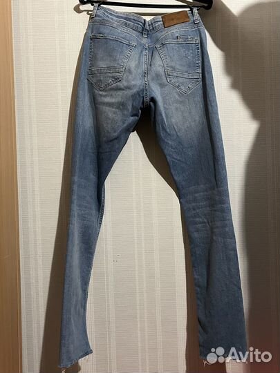 Джинсы