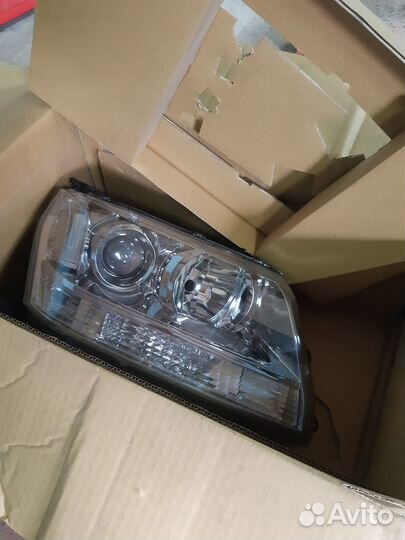 Фара правая Suzuki Grand Vitara 35120-65J12 оригин