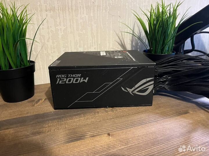 На гарантии Блок питания asus ROG thor 1200W