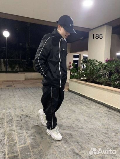 Мужской спортивный костюм Nike отличный