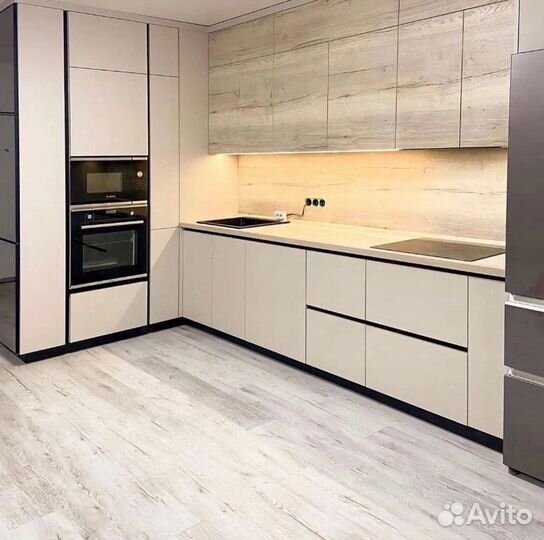 Угловая кухня до потолка с подсветкой в рассрочку