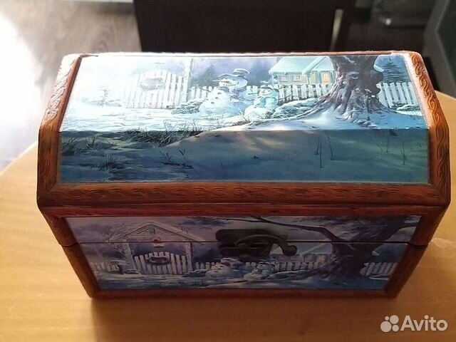 Деревянная шкатулка