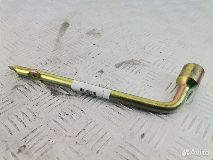 Ключ Mitsubishi Space Star 2002 MB950703