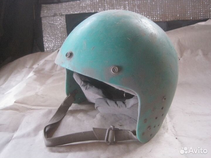Раритетный шлем мотоциклиста