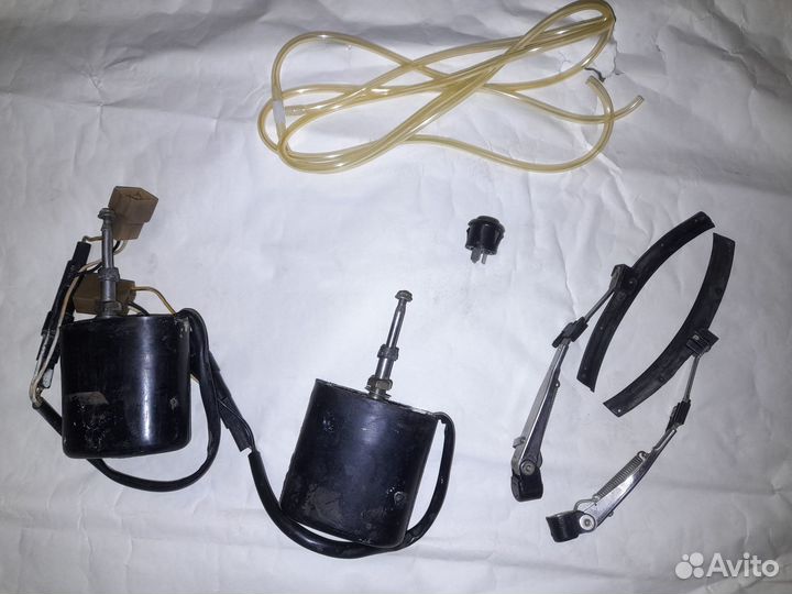 Коллекционный замок капота 21012 правый руль