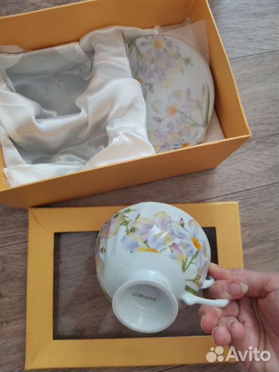 Фарфоровая чашка с блюдцем