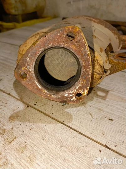 Выпускной коллектор с катализатором на двигатели с