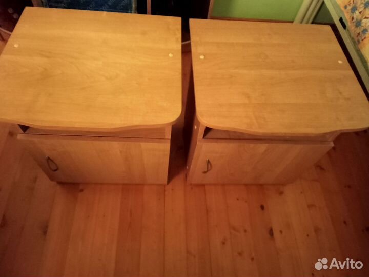 Две прикроватные тумбы