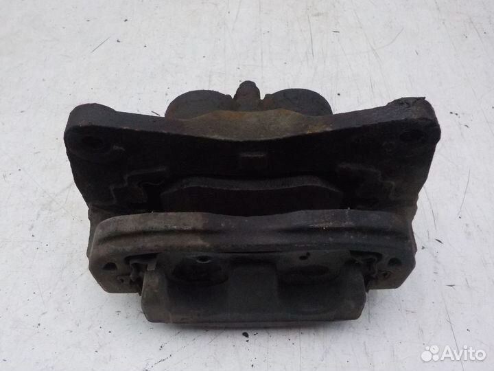 Суппорт передний правый Subaru Legacy