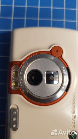 Телефон Sony Ericsson W700i