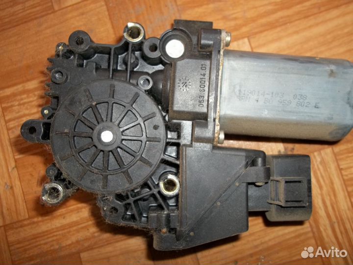 Эл. привод, стеклоподьёмник прав. пер. А6 1998 год