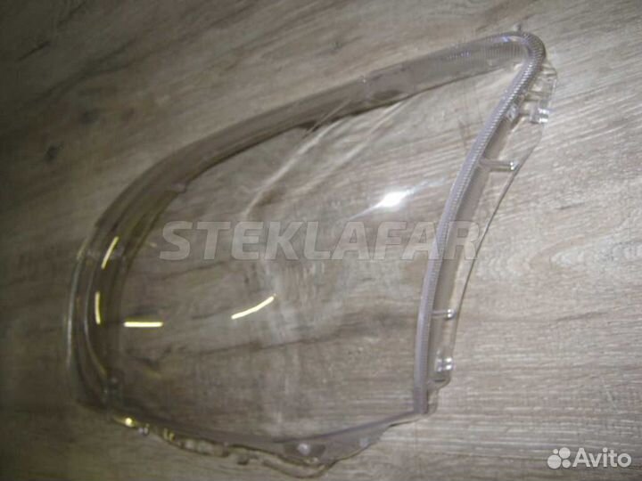Стекло фары Toyota Avensis 2 T250 (2006-2008) рес