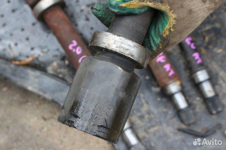 Полуось привода правый Ford Focus 2 2.0L