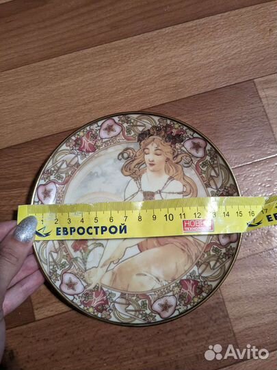 Настенная тарелка