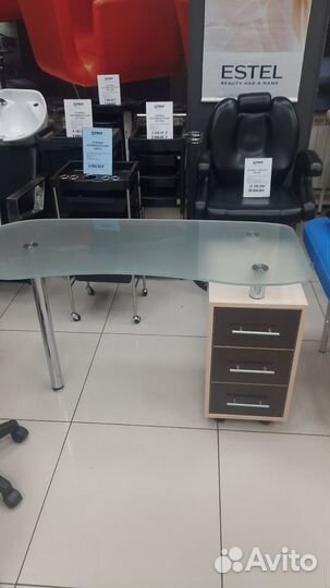 Маникюрный стол (новый)