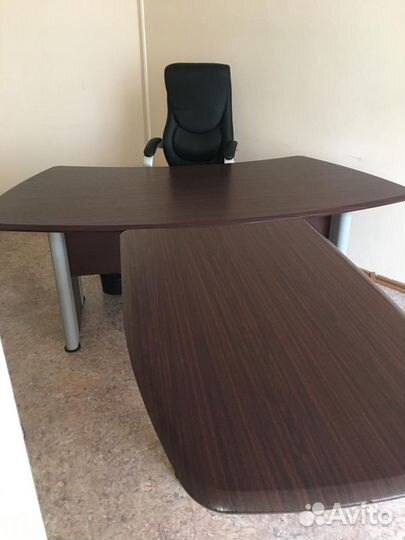 Продам стол руководителя с брифинг-приставкой