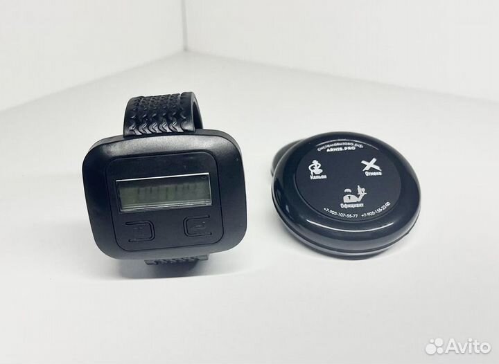 Часы и кнопки вызова официанта в ассортименте