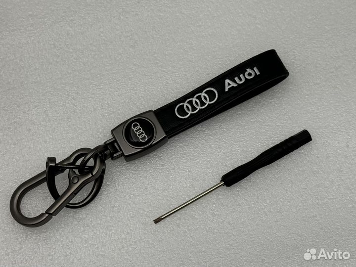 Брелок для ключей эмблема Audi надпись