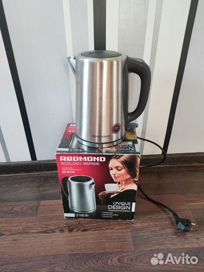 Чайник электрический Redmond RK-M144