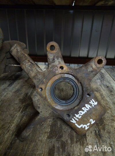 Кулак (цапфа) передний левый Suzuki Grand Vitara