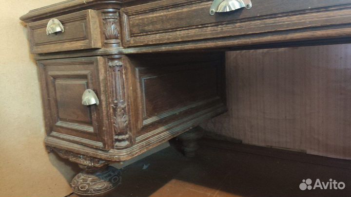 Старинный стол из массива дуба