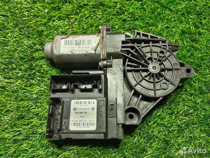 Моторчик стеклоподъемника Skoda Octavia (A5) II