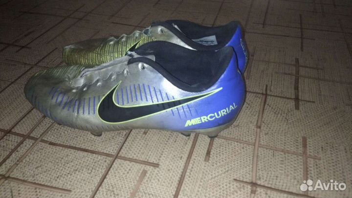 Футбольные бутсы