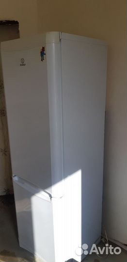 Холодильник indesit