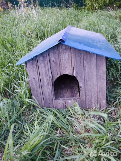 Будка для собаки, сломанная