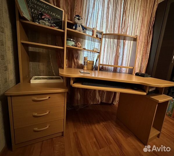 Компьютерный стол