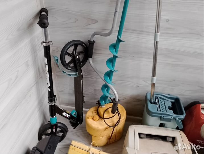 Кучу техники и радиодеталей