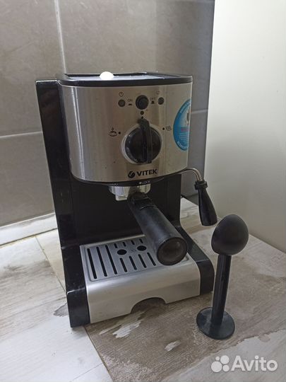 Кофеварка рожковая Vitek VT-1513 BK серебристая